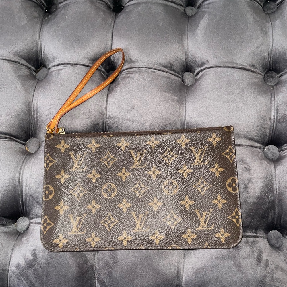 Louis Vuitton Monogram Neverfull Pochette